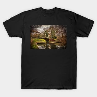 Sulhamstead Lock on the Kennet and Avon T-Shirt